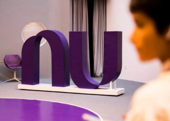Sede de Nu Holdings, matriz de Nubank, con logo de la fintech en fachada durante presentación de resultados financieros