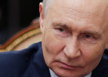 Activistas del partido liberal Yábloko haciendo campaña en Rusia antes de las elecciones parlamentarias de septiembre de 2026