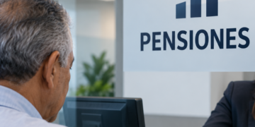 Una persona cobrando su pensión
