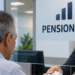Una persona cobrando su pensión