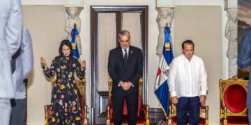 Presidente Luis Abinader encabeza jornada de oración en el Palacio Nacional junto a líderes religiosos y servidores públicos
