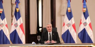Presidente Luis Abinader hablando en programa televisivo sobre supervisión a empresas chinas y relaciones con Estados Unidos