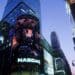 Pantalla con cotizaciones del Nasdaq en alza durante la jornada bursátil del 21 de septiembre de 2026
