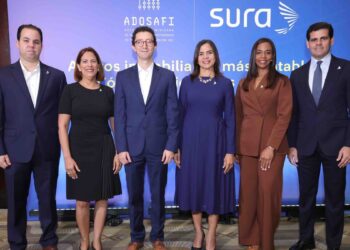 Ejecutivos del sector financiero e inmobiliario participan en foro de Seguros SURA y ADOSAFI en Hotel Intercontinental de Santo Domingo