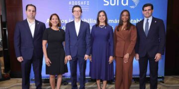 Ejecutivos del sector financiero e inmobiliario participan en foro de Seguros SURA y ADOSAFI en Hotel Intercontinental de Santo Domingo