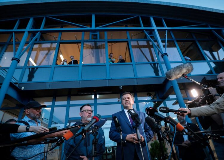 Simpatizantes de AfD celebran la victoria electoral en Sajonia-Anhalt, Alemania oriental