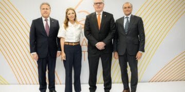 Gustavo Ariza, presidente ejecutivo de APAP, durante la ceremonia de 64 aniversario en Santo Domingo