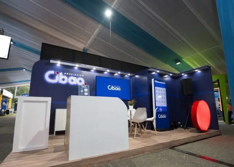 Stand de Asociación Cibao con actividades interactivas de educación financiera en Expo Cibao 2026, Santiago
