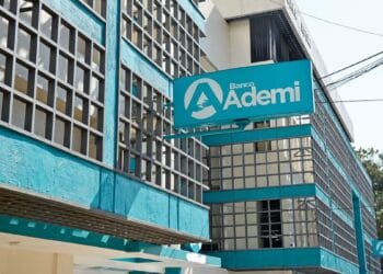Sucursal de Banco Ademi en República Dominicana donde se ofrecen préstamos para mejoras de vivienda y mipymes