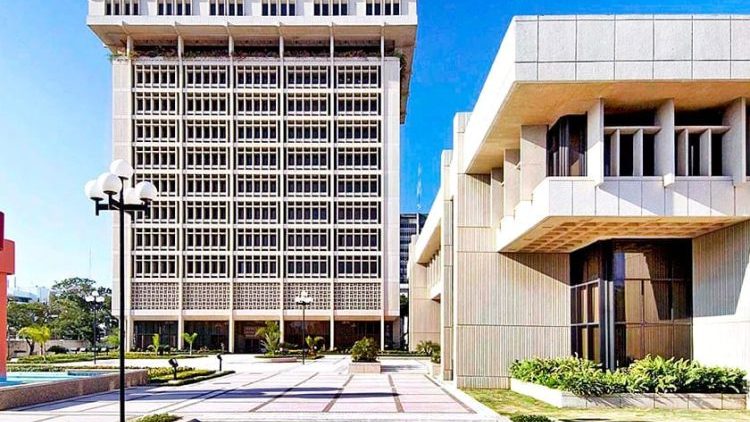 Fachada del edificio del Banco Central de la República Dominicana en Santo Domingo