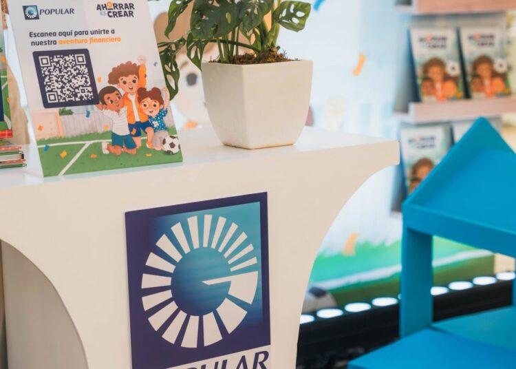 Niños participando en actividad de cuentacuentos del Banco Popular Dominicano sobre educación financiera infantil
