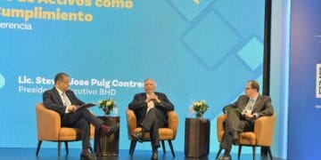 Leonardo Aguilera, presidente ejecutivo de Banreservas, en el panel del 4.º Congreso de Prevención del Lavado de Activos