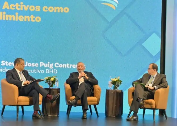 Leonardo Aguilera, presidente ejecutivo de Banreservas, en el panel del 4.º Congreso de Prevención del Lavado de Activos