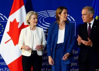 Ursula von der Leyen y Mark Carney en el Parlamento Europeo durante el discurso sobre el Estado de la Unión