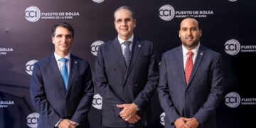 José Antonio Fonseca y Jorge Rodríguez durante la inauguración de las nuevas oficinas de CCI Puesto de Bolsa en Metropolitan Garden Plaza, Santiago