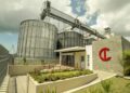 Fachada de instalaciones de César Iglesias en República Dominicana con logo de la empresa