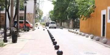 Ministro David Collado frente a obras de intervención en la Ciudad Colonial de Santo Domingo