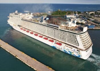 Cuatro cruceros atracados simultáneamente en las terminales Taíno Bay y Amber Cove de Puerto Plata, República Dominicana