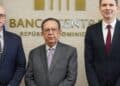 Gobernador del BCRD Héctor Valdez Albizu junto a delegación del FMI encabezada por André Roncaglia y Michael Perks en Santo Domingo