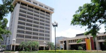 Fachada del Banco Central de la República Dominicana en Santo Domingo