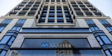 Sede del Banco Master en Brasil con agentes federales y carteles electorales en el contexto de las elecciones de octubre de 2026