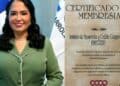 Maritza López de Ortiz, presidenta administradora del Idecoop, recibe el Certificado de Membresía de la ACI en Panamá