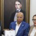 Subdirector de Presupuesto Iván Ramírez entrega el proyecto de Presupuesto General del Estado 2027 al presidente de la Cámara de Diputados Alfredo Pacheco