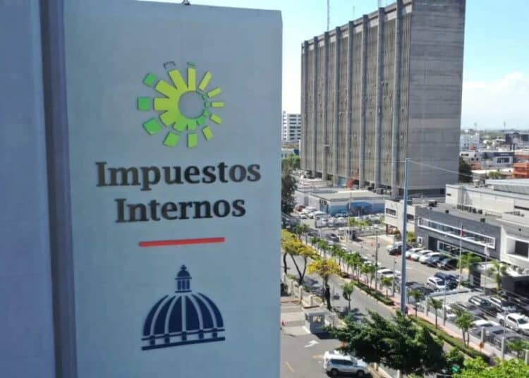 Sede de la Dirección General de Impuestos Internos en Santo Domingo, República Dominicana, portada
