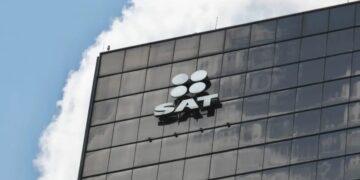 Diputados de la Comisión de Hacienda de México en sesión para discutir reformas fiscales contra empresas factureras en 2027