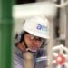 Profesionales jóvenes en planta de generación eléctrica de AES Dominicana durante programa de desarrollo de talento