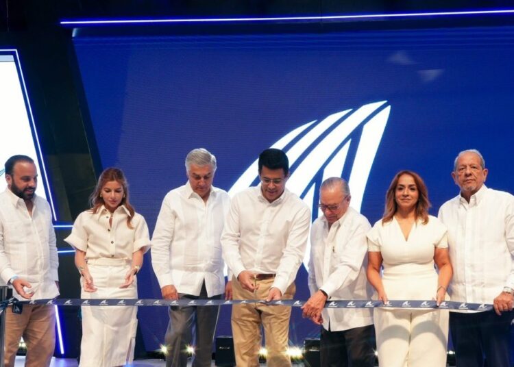 Juan Bancalari y David Collado en la inauguración de la XXXVIII Exposición Comercial de Asonahores en BlueMall Punta Cana