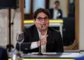 Director ejecutivo Hostos Rizik Lugo presentando resultados del Fideicomiso RD Vial ante el presidente Luis Abinader