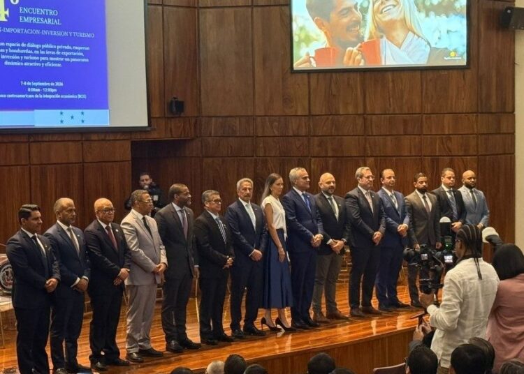 Empresarios y autoridades de República Dominicana y Honduras reunidos en el BCIE durante el Foro Empresarial bilateral