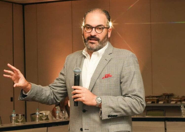 Economista Nassim Alemany en la Exposición Comercial de Asonahores 2026 en Punta Cana, República Dominicana