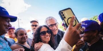 Gonzalo Castillo en recorrido por comunidades de Puerto Plata durante su campaña como aspirante presidencial del PLD