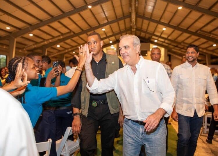 Presidente Luis Abinader en conversatorio con jóvenes en la Gobernación Provincial de San Cristóbal
