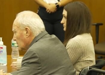 Lindsay Clancy, enfermera acusada de matar a sus tres hijos en Duxbury, Massachusetts, durante su juicio en 2025