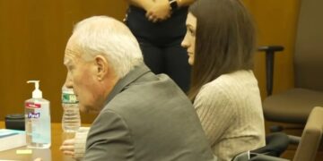 Lindsay Clancy, enfermera acusada de matar a sus tres hijos en Duxbury, Massachusetts, durante su juicio en 2025