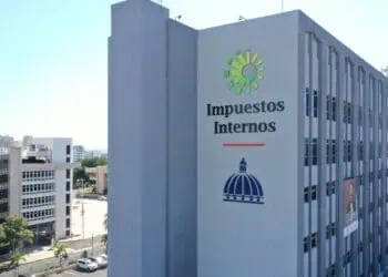Fachada de la Dirección General de Impuestos Internos en Santo Domingo, República Dominicana