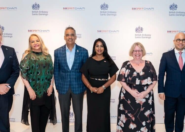 Representantes dominicanos y británicos durante evento empresarial en Londres para promover inversión en República Dominicana