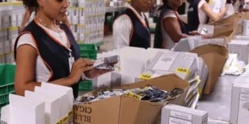 Trabajadores en una planta de manufactura de zona franca en República Dominicana