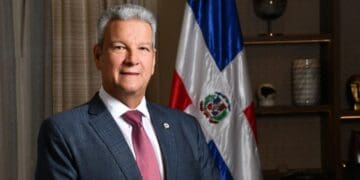 Lisandro Macarrulla, exministro de la Presidencia de República Dominicana, durante declaraciones públicas