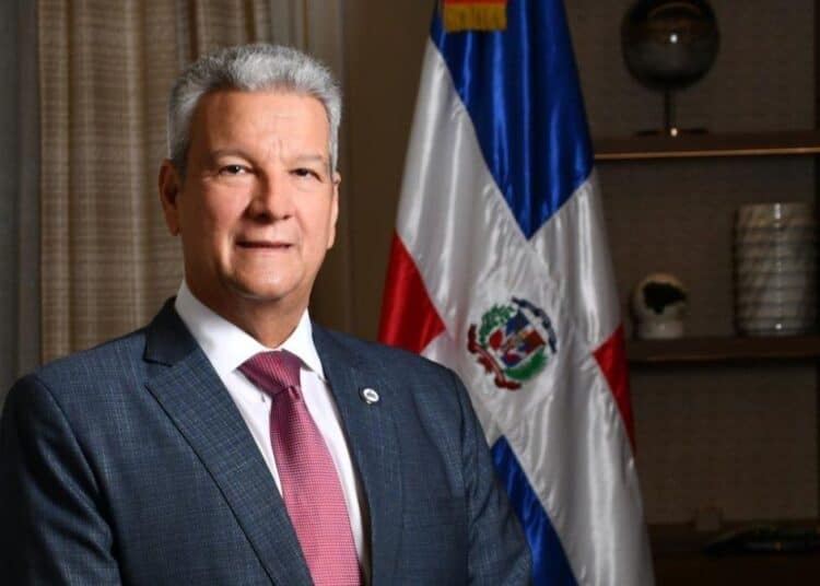 Lisandro Macarrulla, exministro de la Presidencia de República Dominicana, durante declaraciones públicas