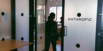 Sede de Anthropic con logo de la startup de inteligencia artificial creadora de Claude previo a su OPV en Wall Street