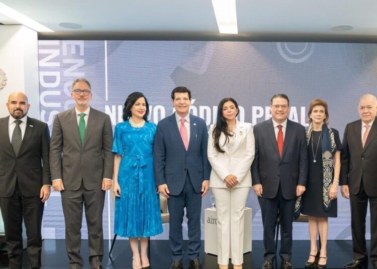 Julio Virgilio Brache, presidente de la AIRD, habla en el Encuentro Industrial sobre el nuevo Código Penal dominicano
