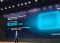 Pantalla OLED M16 de Samsung Display encendida con alta luminosidad en un smartphone de gama alta