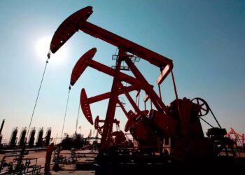 Pantalla mostrando el precio del petróleo WTI por encima de 91 dólares en la Bolsa de Nueva York