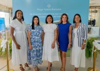 Feria inmobiliaria Expo Invierte Construye Vive en Playa Nueva Romana con visitantes e inversionistas