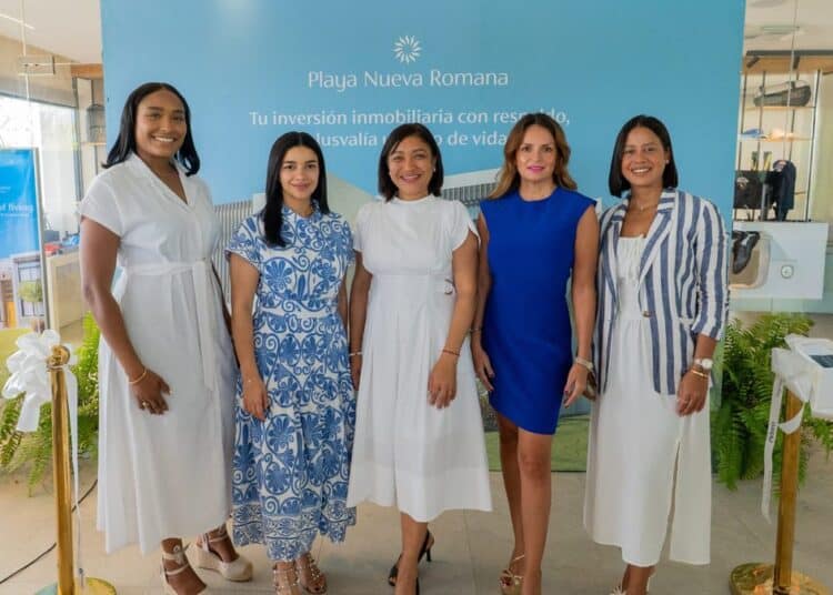 Feria inmobiliaria Expo Invierte Construye Vive en Playa Nueva Romana con visitantes e inversionistas