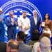 Presidente Luis Abinader entrega el primer pasaporte electrónico dominicano a la familia Valdéz García en Nueva York